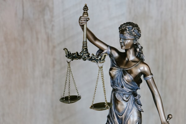 Contrat et stylo — protection juridique freelance